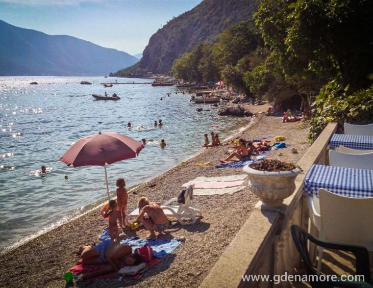 Naša terasa je granica plaže